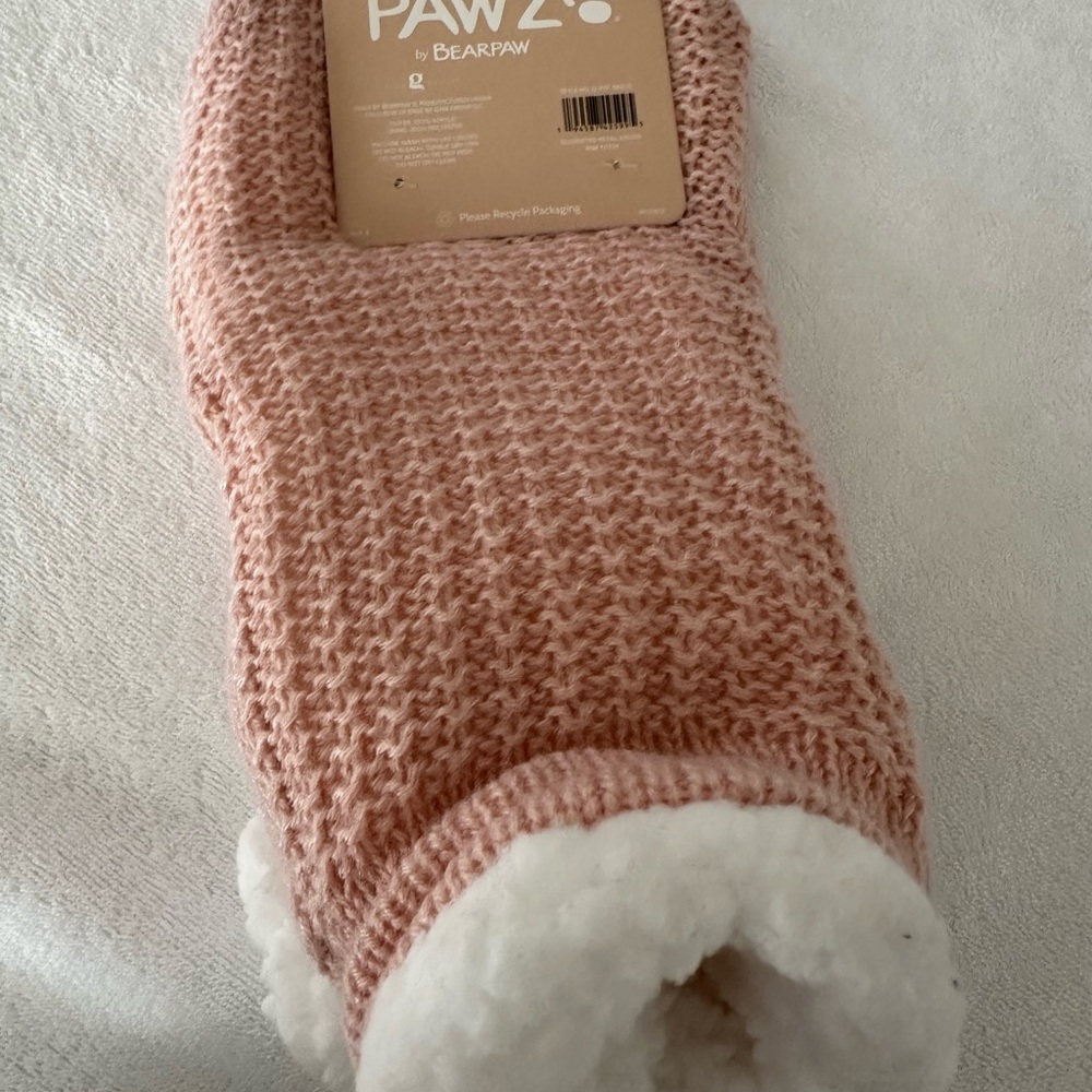Ladies BearPaw Pink Knit Lounge Socks with non skid grippers NWT